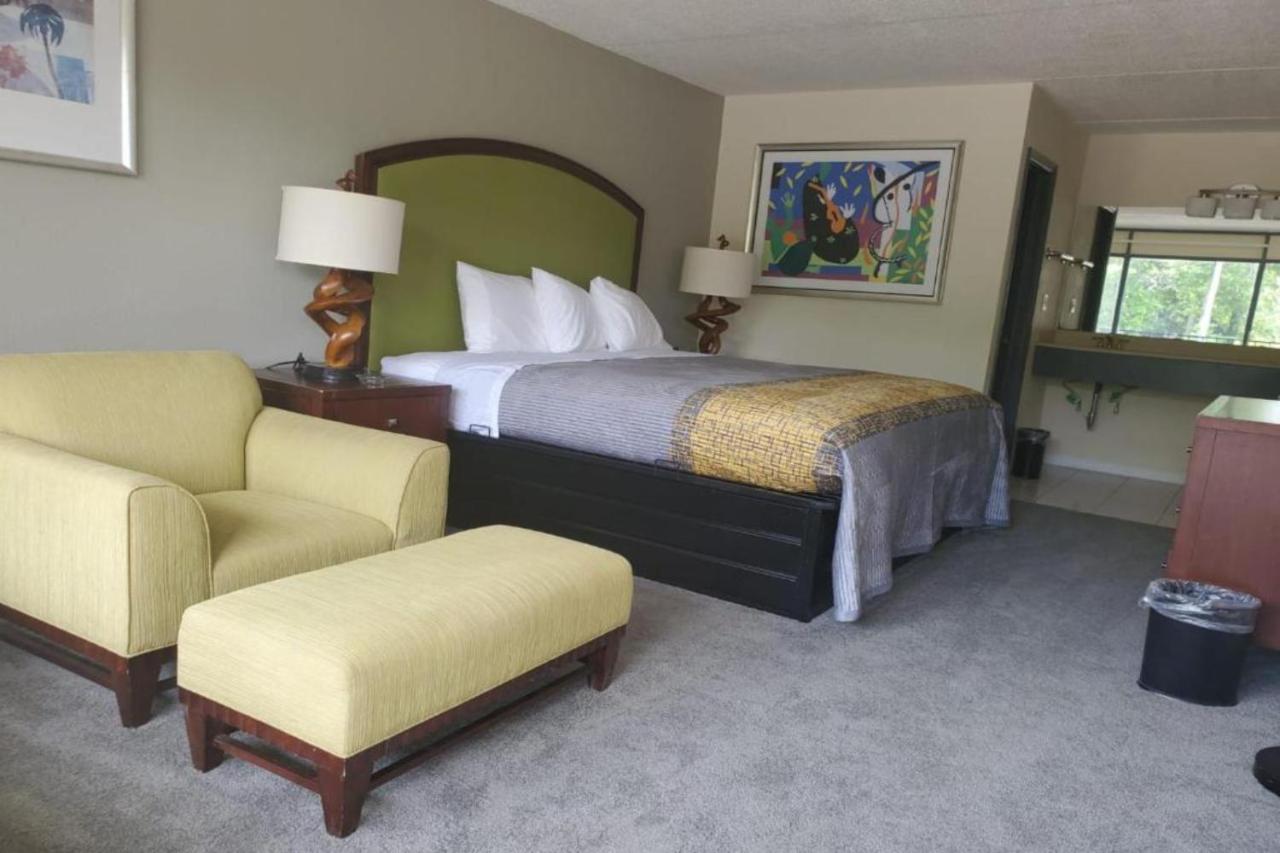 Palmetto And Motel 2*